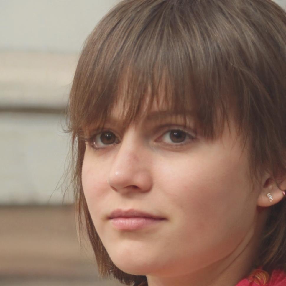 Membro del team corvexara durante una sessione di meditazione