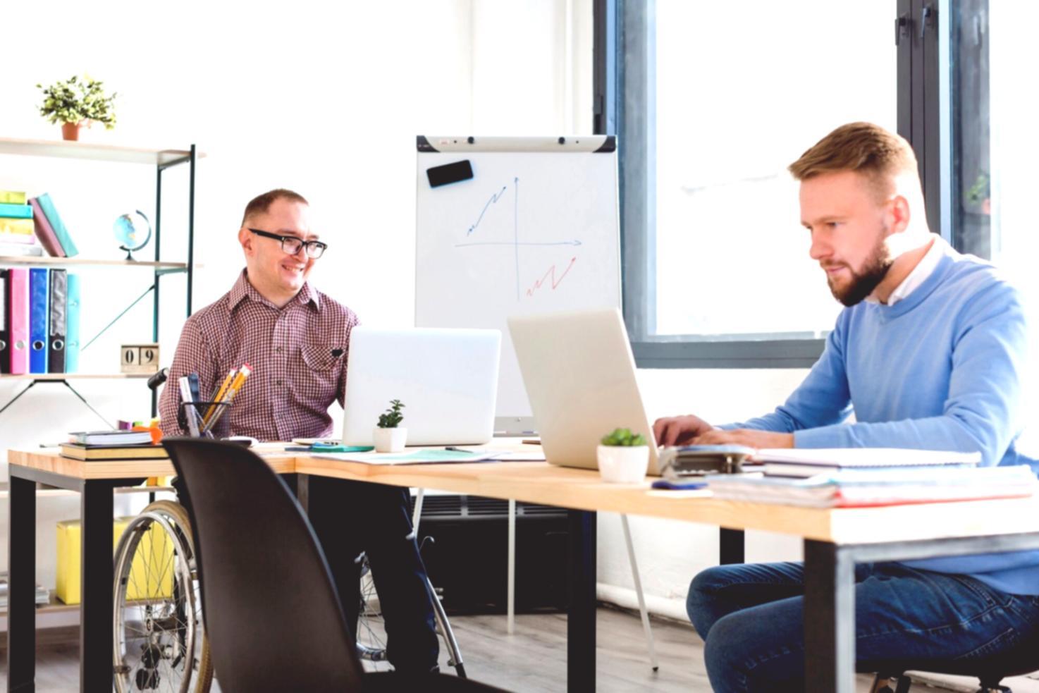 Spazio meditativo sereno con elementi naturali e atmosfera rilassante per la pratica della meditazione con musica